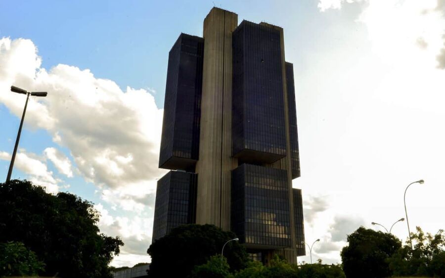 Contas externas devem ter déficit de US$ 2 bilhões