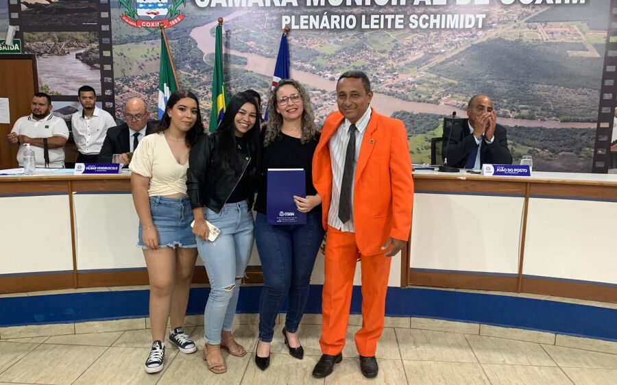Vereador Ângelo Gari  concede moção à Servidora e Técnica de Enfermagem 