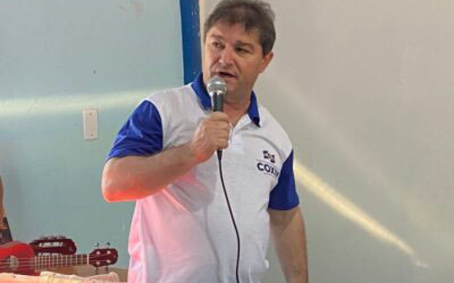 Prefeitura de Coxim entrega uniformes e instrumentos musicais para alunos do Projeto Garoto Cidadão