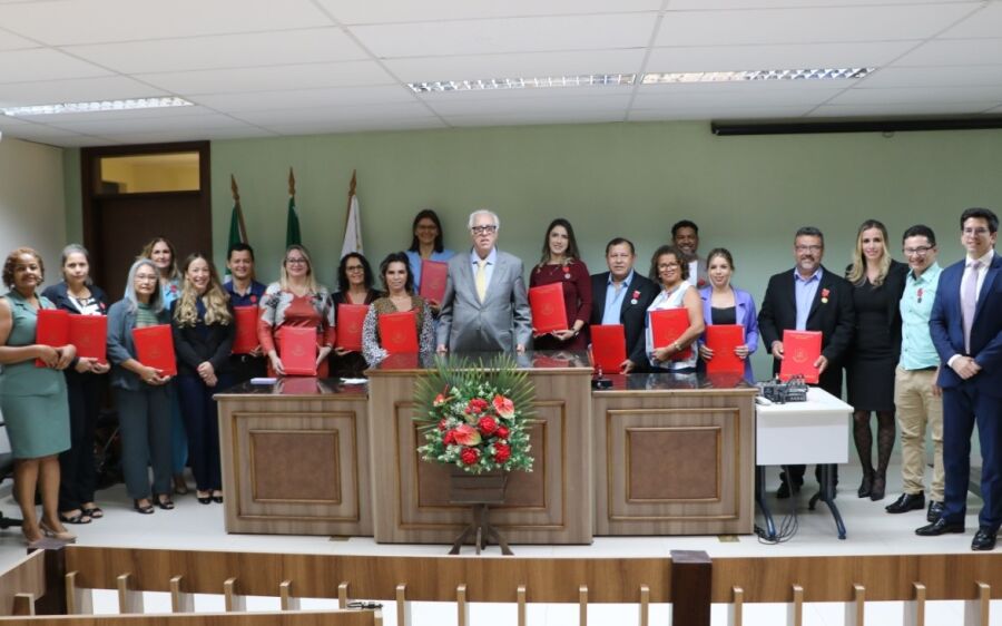 Servidores de Coxim recebem a medalha Bons Serviços Judiciários