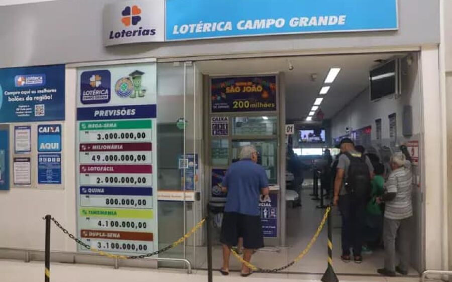 Mega-Sena acumula e quatro apostas de MS