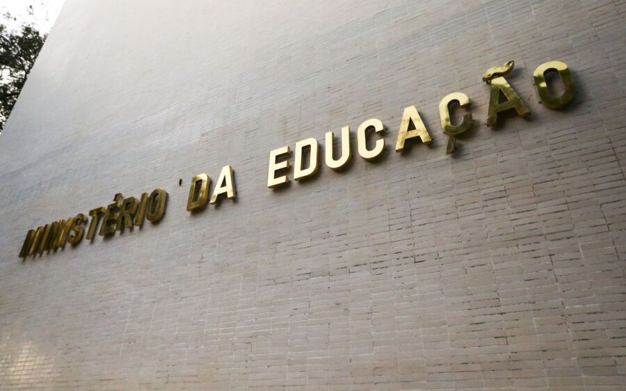 Governo federal vai encerrar  programa de escolas cívico-militares