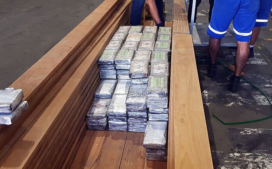 PF mira quadrilha que enviava cocaína ao exterior em carga de madeira