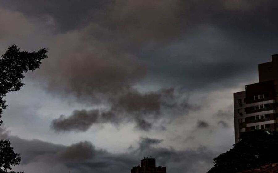 Defesa Civil alerta para tempestade com 100 km/h e chuva em Campo Grande