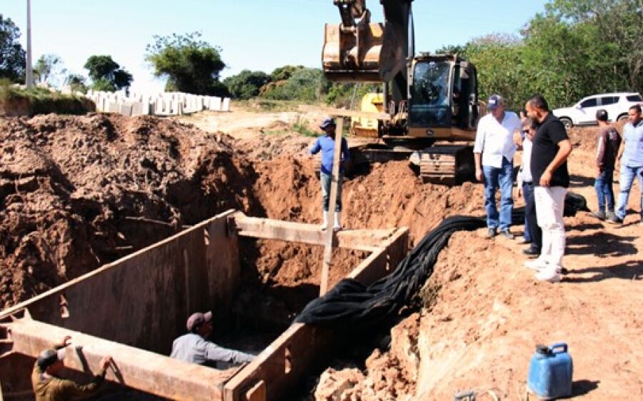 Com obras emblemáticas no “buracão” da Vila Bela e no acesso ao Cristo, Coxim recebe vistoria 