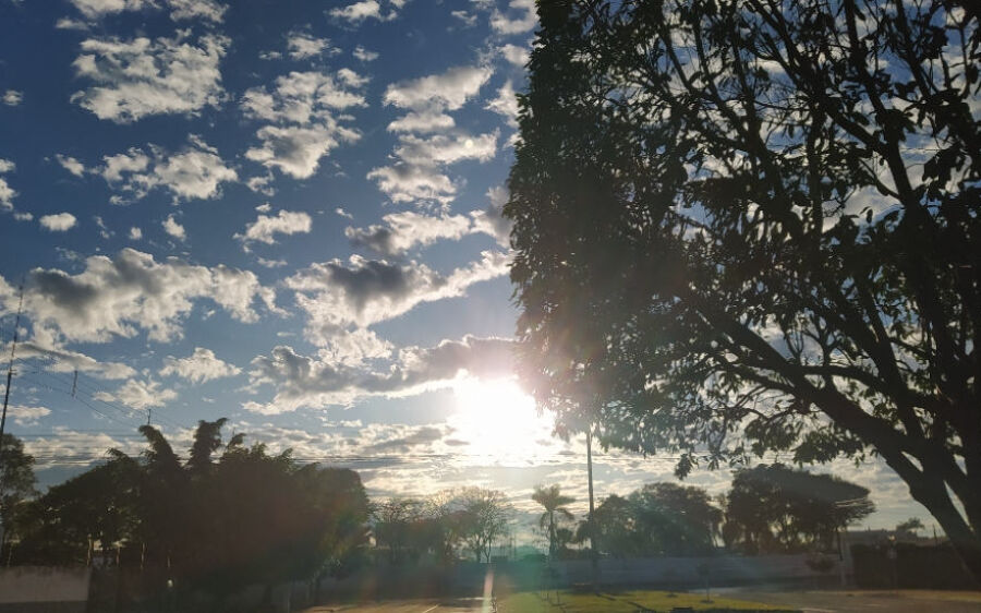 Terça-feira de tempo estável, com sol e baixa umidade do ar
