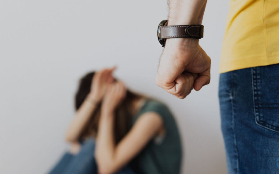 Uma mulher é morta a cada seis horas: a insustentável defesa da violência doméstica