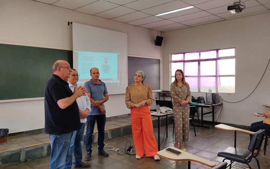 Prefeito de Rio Verde, secretário de educação e vereador Amauri reúnem com merendeiras  para curso 