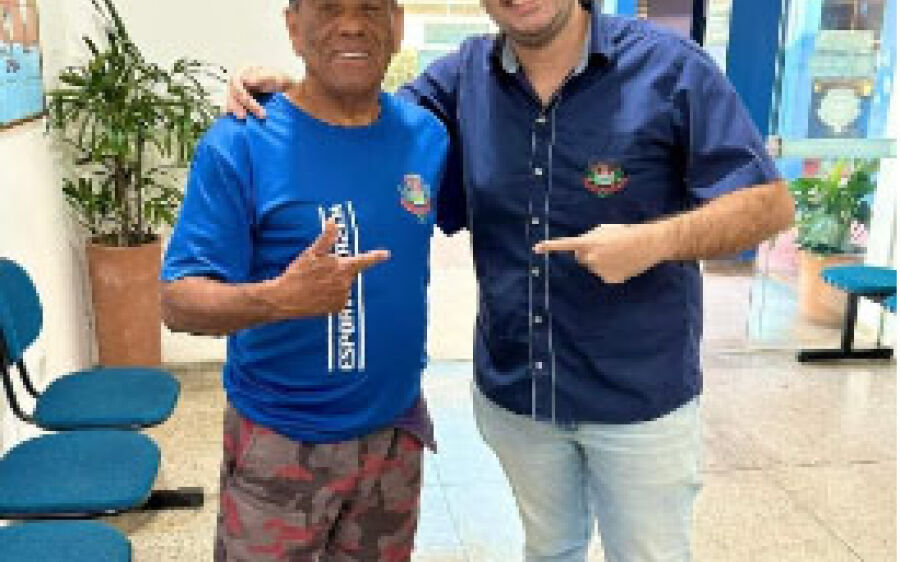 Assessor de imprensa da Prefeitura de  Rio Verde homenageia ícone do futebol