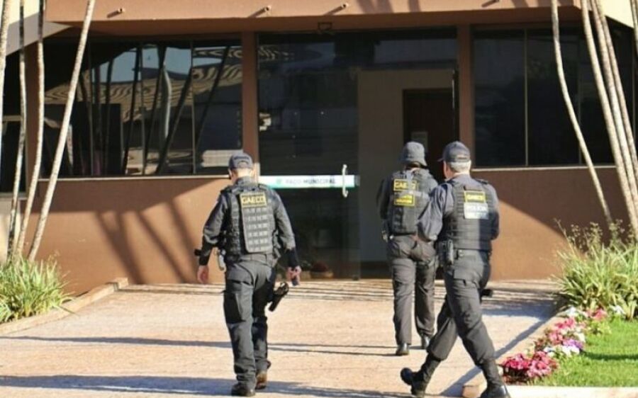 Operação do Gaeco prende dois empresários e um servidor público