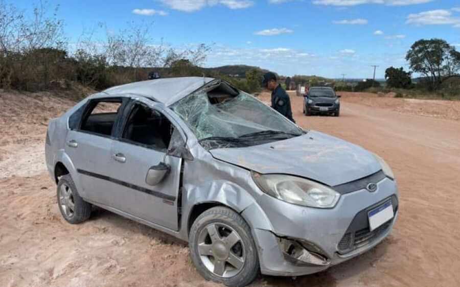 Três ficam feridos após veículo capotar na estrada Transpantaneira em Coxim