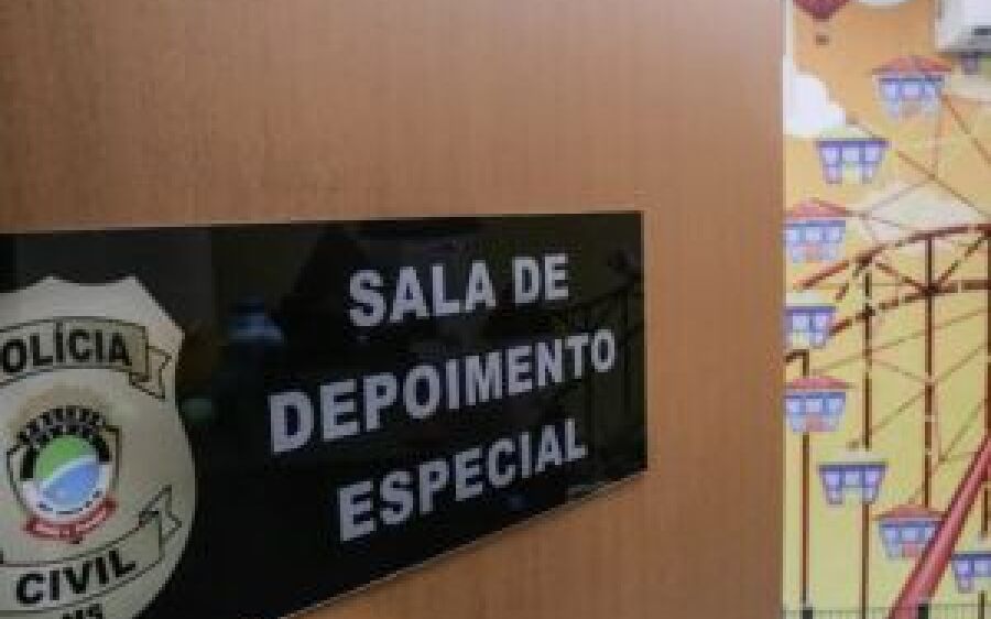 Armado com faca, homem estupra adolescentes embaixo de ponte