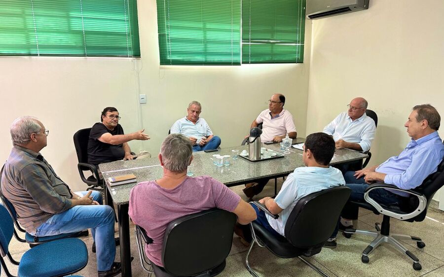 Prefeito Réus se reúne com agropecuaristas para discutir a  restruturação das estradas rurais