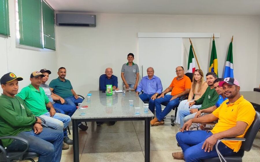 Réus reúne-se com cortadores de árvore para debater disposições adequadas dos resíduos de poda