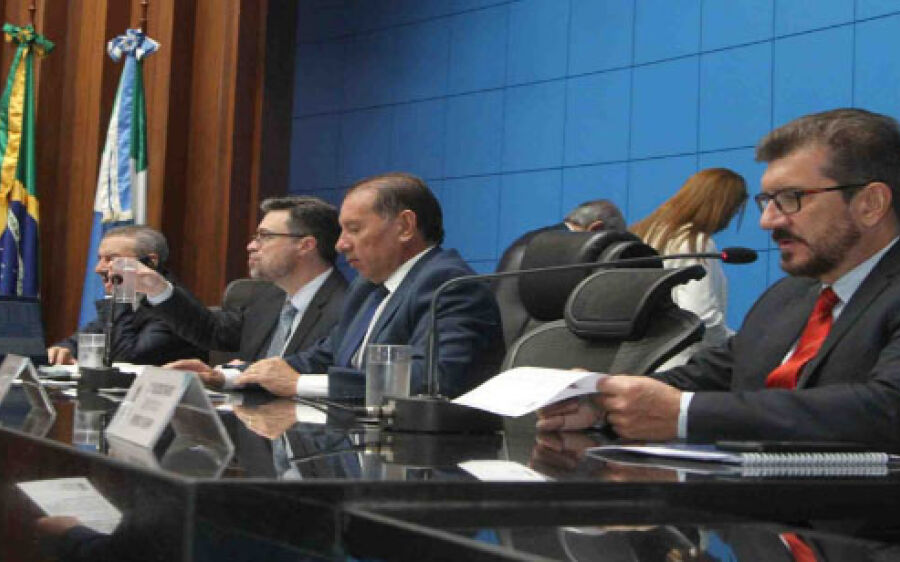Deputados aprovam 2ª via de documentos grátis para idosos e outros três projetos