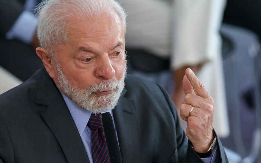 Lula diz que seguirá investindo ainda mais no futebol feminino