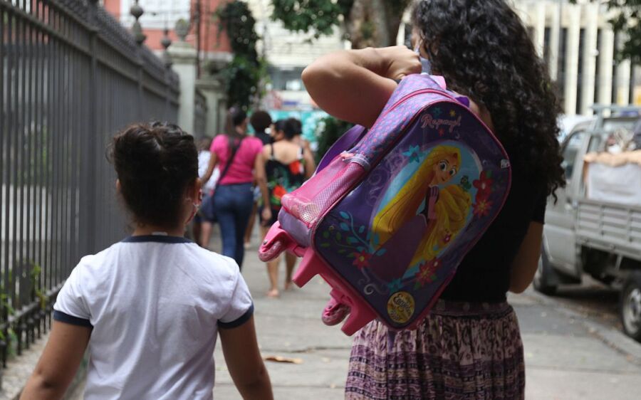 Escola em tempo  integral: governo publica regras para adesão