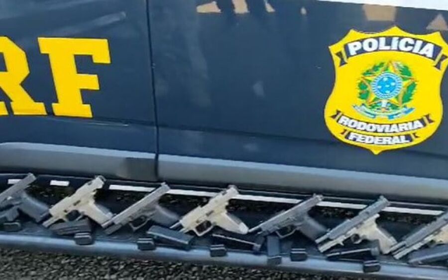 Sete pistolas e carregadores são apreedidos em operação policial, em Dourados
