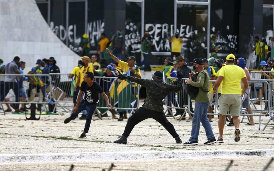 Moraes manda soltar mais 72 presos pelos atos do dia 08 de janeiro