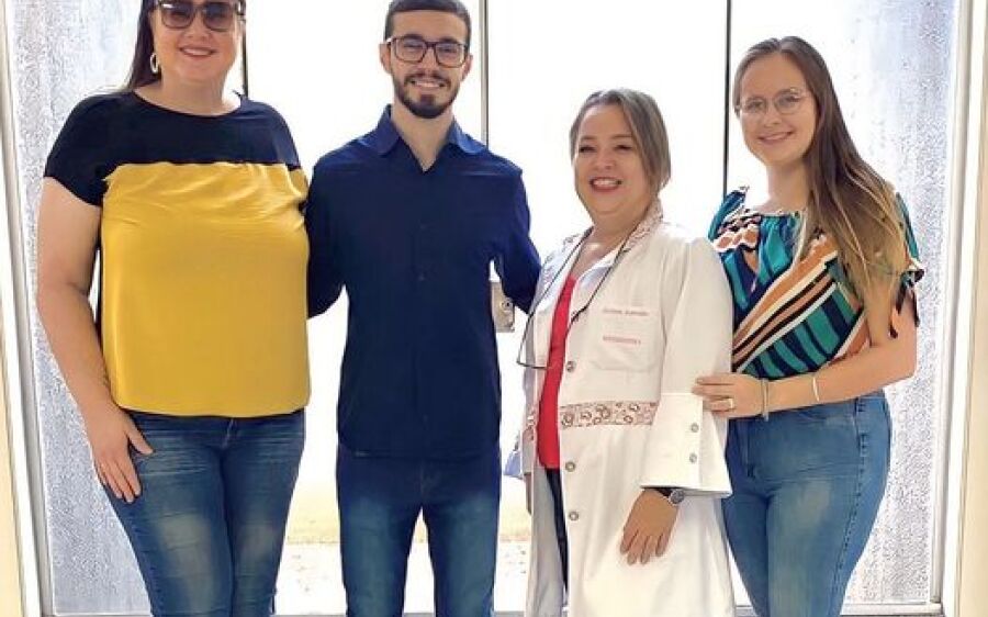 Secretária de Saúde apresenta novo médico do ESF JJ em Rio Verde