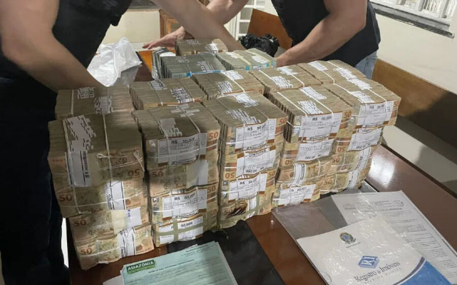 PF encontra sacos de dinheiro vivo com R$ 3,2 milhões em ação contra esquema de propina
