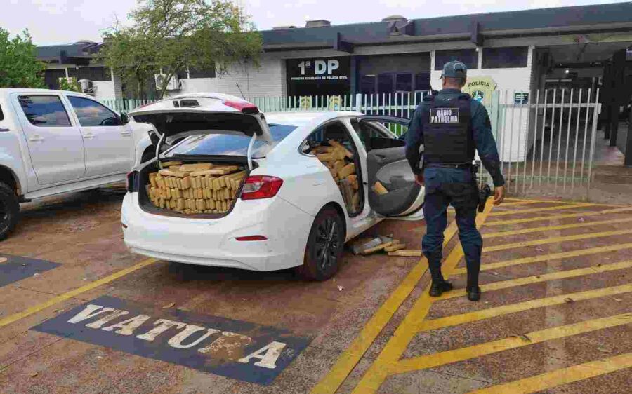 PM apreende Cruise lotado de maconha em Dourados após traficante bater em meio-fio