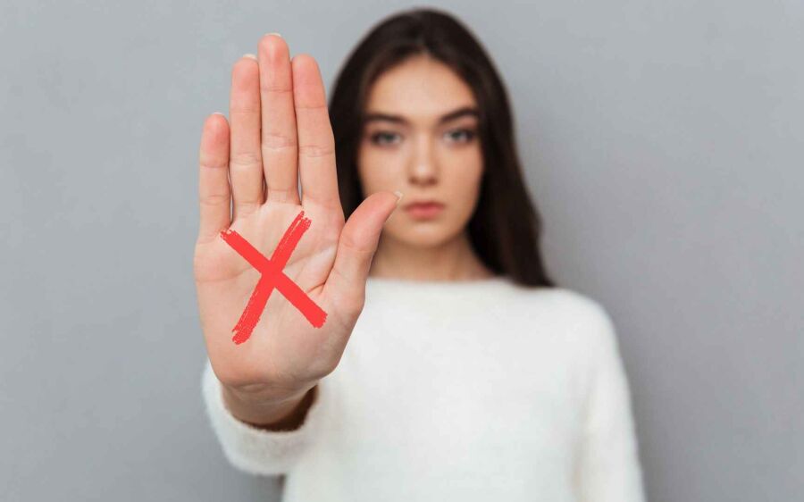 Campanha Sinal Vermelho pode ajudar mulheres em situação de violência em Coxim