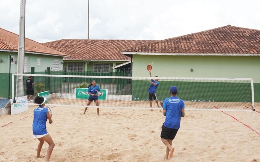 Curso em Rio Verde aborda pedagogia e iniciação ao beach tennis e futevôlei