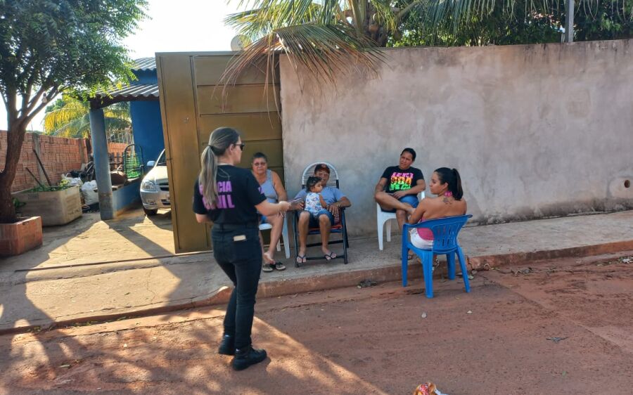 Em alusão ao “Agosto Lilás”, Polícia Civil faz blitz educativa sobre violência doméstica em Coxim