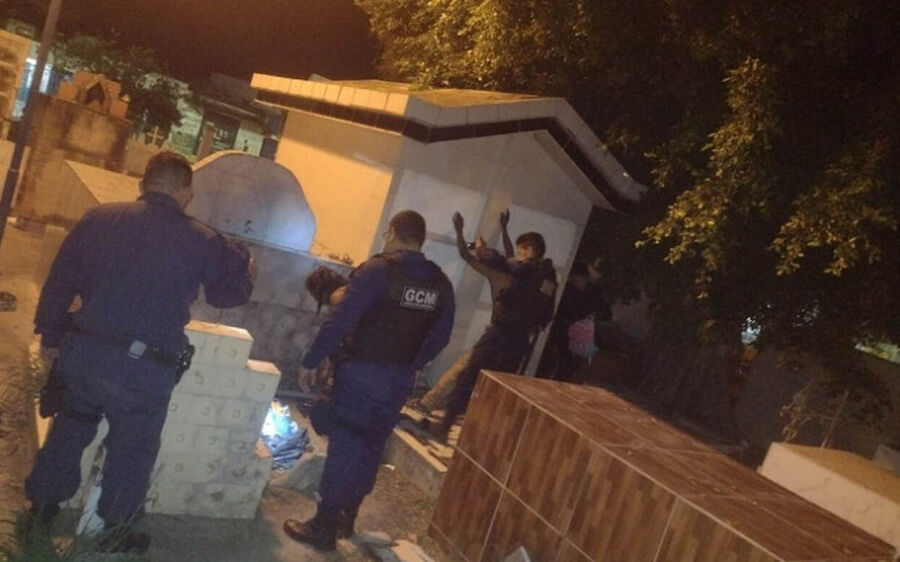 Foragido é encontrado pela guarda dentro de sepultura em cemitério de Corumbá