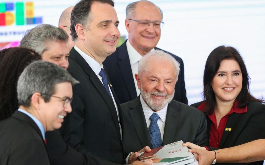 Erraremos menos na gestão do país ouvindo o que o povo pensa, diz Lula