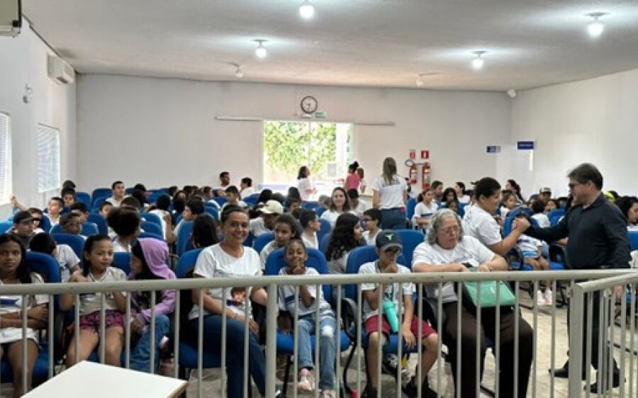 Procon de Coxim vai às escolas e forma consumidores conscientes