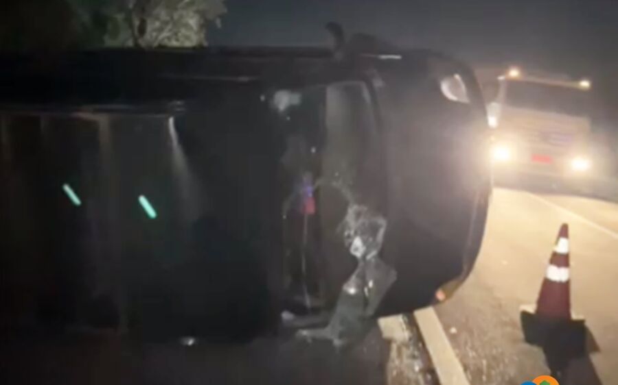 Van que levava grupo para pescaria em Coxim se envolve em acidente com caminhonete na BR-163