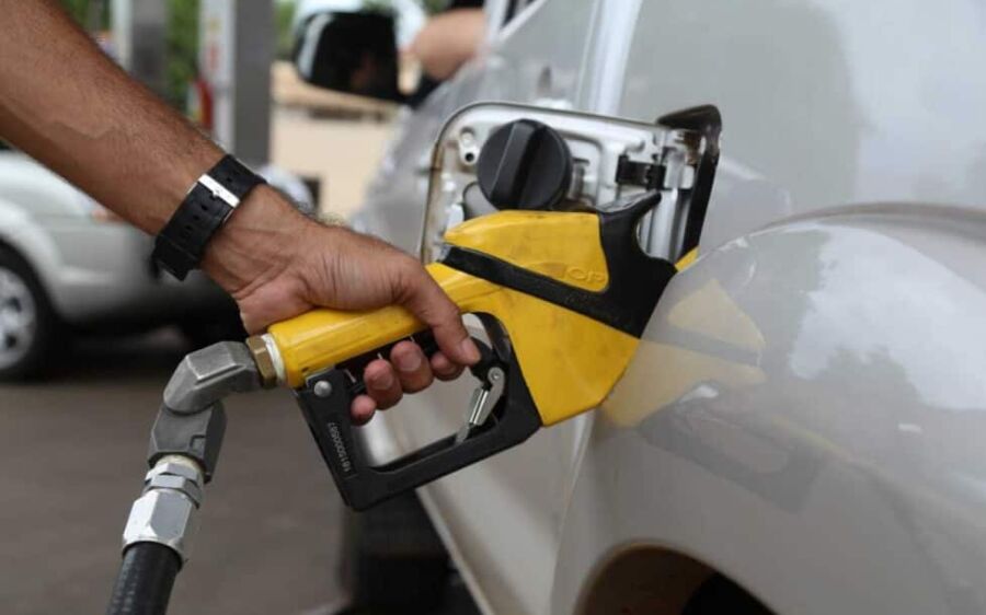 Retorno de tributos federais deixa litro do diesel mais caro a partir de hoje