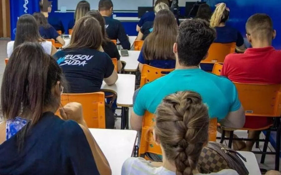 Mato Grosso do Sul poderá pagar salário para estudantes não abandonarem as aulas