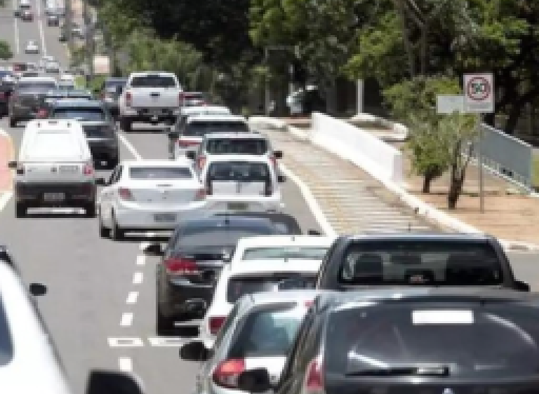 Setembro é mês de licenciamento para veículos com placas final 9