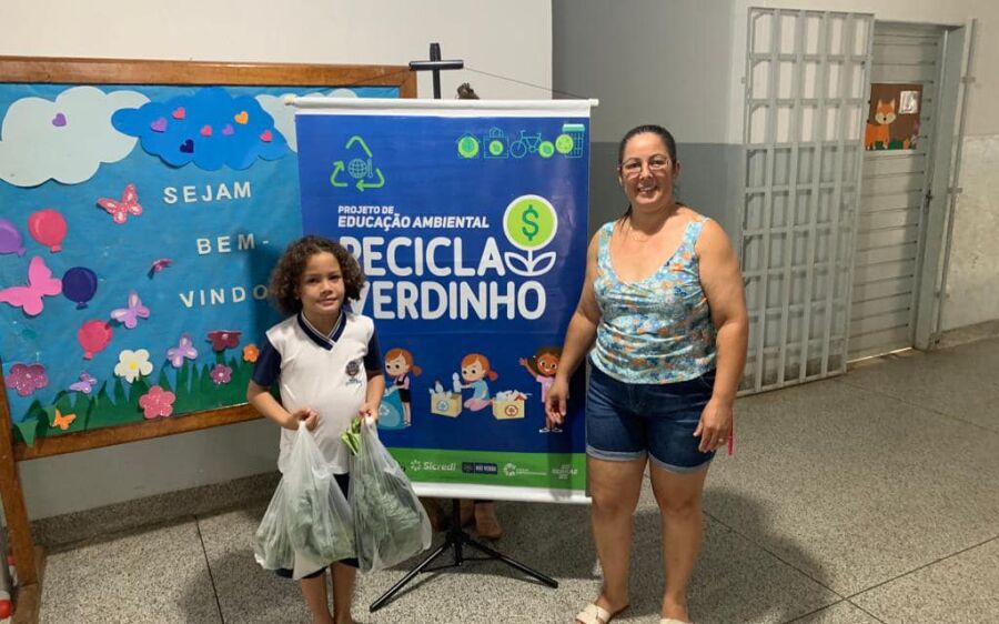 Secretaria de Desenvolvimento Econômico realiza projeto Recicla Verdinho na escola Mariza Ferzelli 