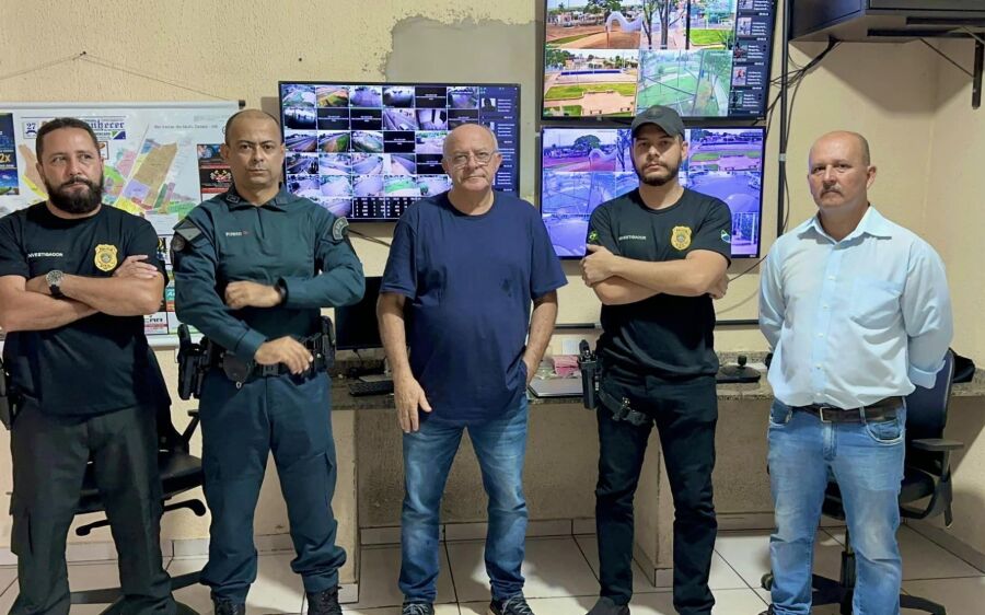 Prefeito Réus Fornari explora de perto o Sistema de Monitoramento Eletrônico de Rio Verde