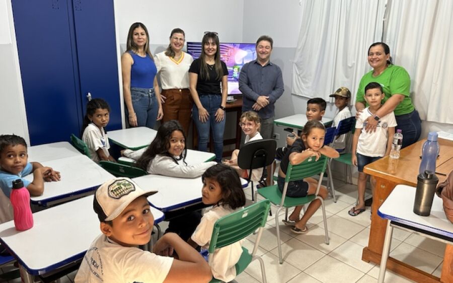 Prefeito Edilson Magro e equipe visita escolas rurais de Coxim