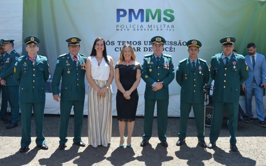 Policiais Militares, Juíza e Vereadores recebem medalhas por Serviços Relevantes à PMMS 