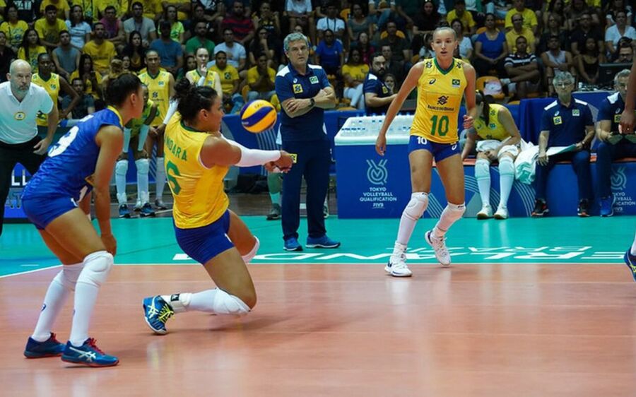 Brasil faz 3 a 0 no Peru pelo Pré-Olímpico de vôlei feminino