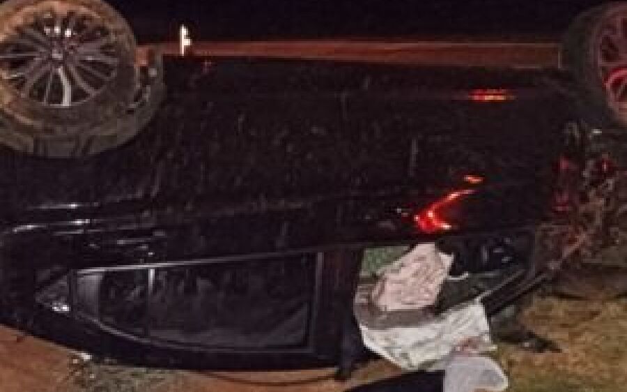 Carro com família capota, após pneu estourar na BR-163 sentido Coxim