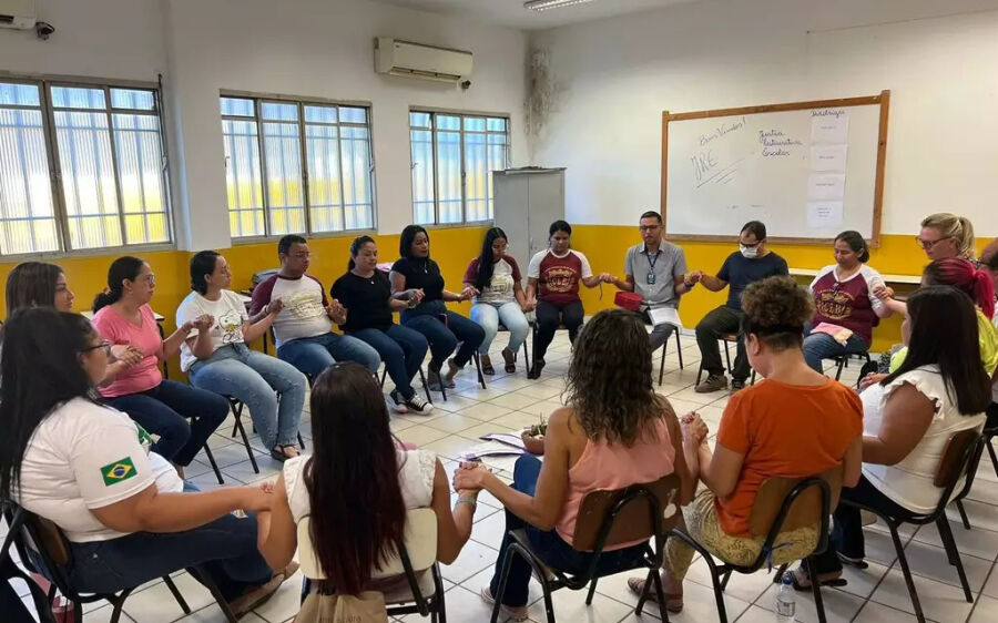 Fragilizada, comunidade de escola onde criança morreu passa por acolhimento
