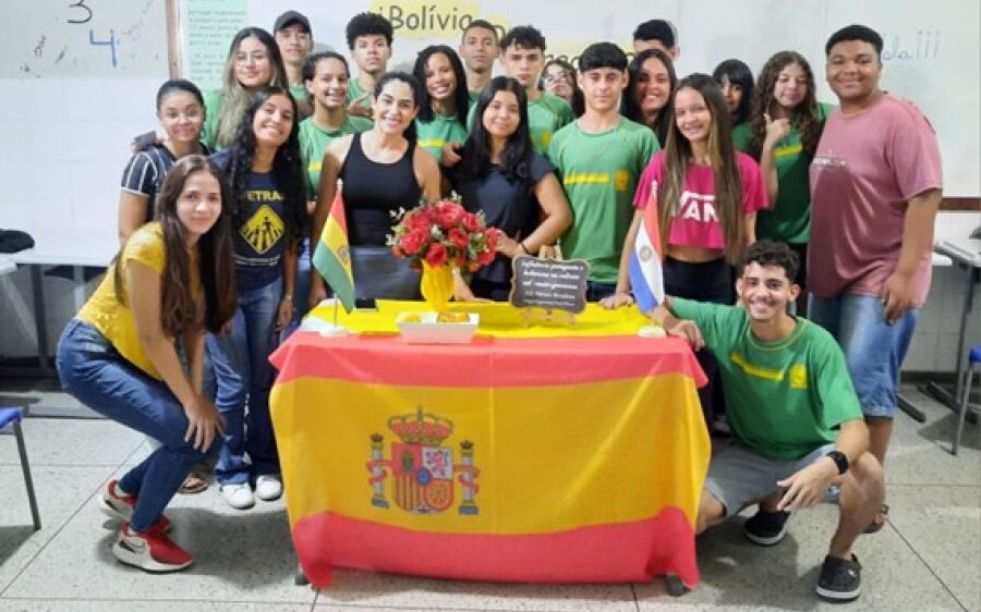 Influência cultural dos países vizinhos é tema de pesquisa na escola Viriato Bandeira