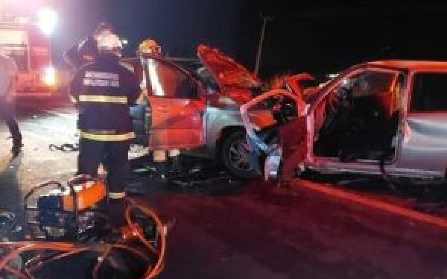 Colisão frontal na BR-267 deixa dois mortos e dois feridos