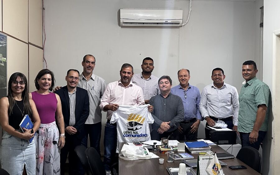 Reunião no gabinete do prefeito busca garantir a continuidade do curso de Psicologia da UEMS 