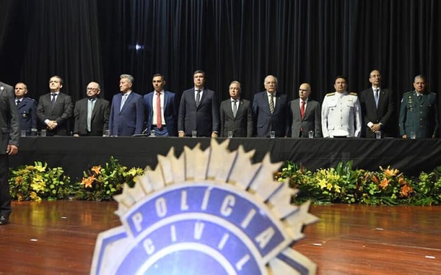 Riedel participa da entrega de medalha da Polícia Civil e destaca que segurança atrai investimentos