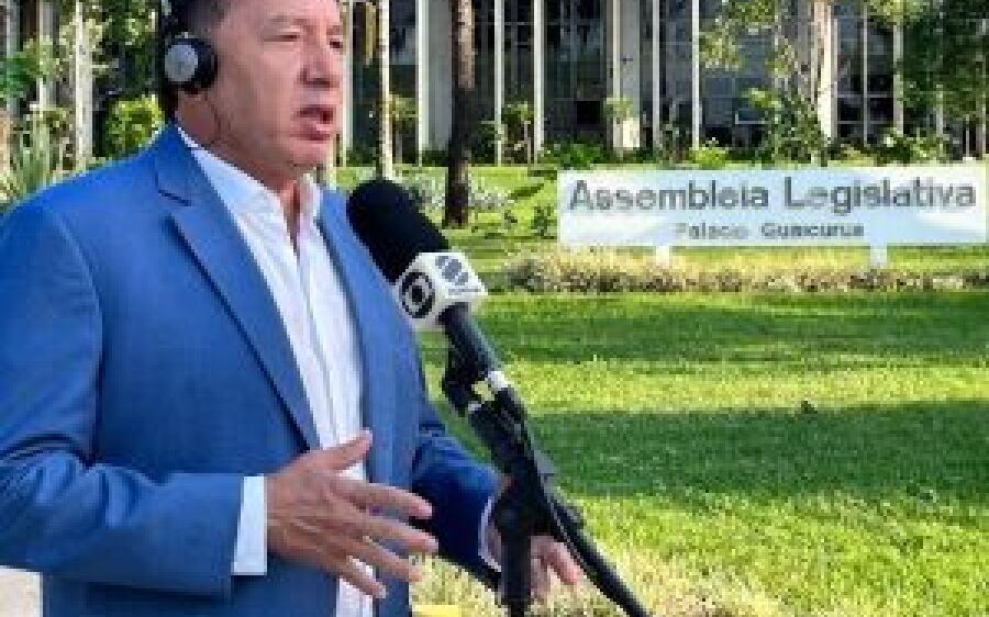 Deputados se reúnem com educadores e reajuste de professor será votado dia 18