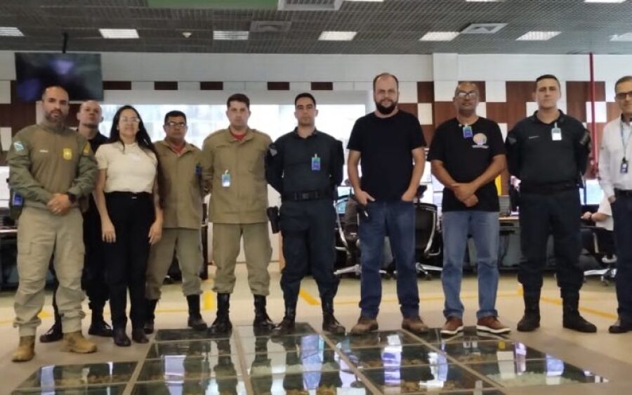 Agentes do Detran-MS conhecem sistema da Suzano que monitora frota e amplia segurança nas estradas