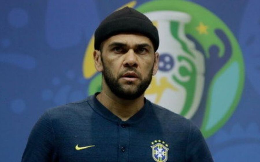 Daniel Alves pensa em se declarar culpado para diminuir pena por violência sexual